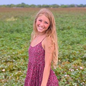 Meet your Posher, Mia